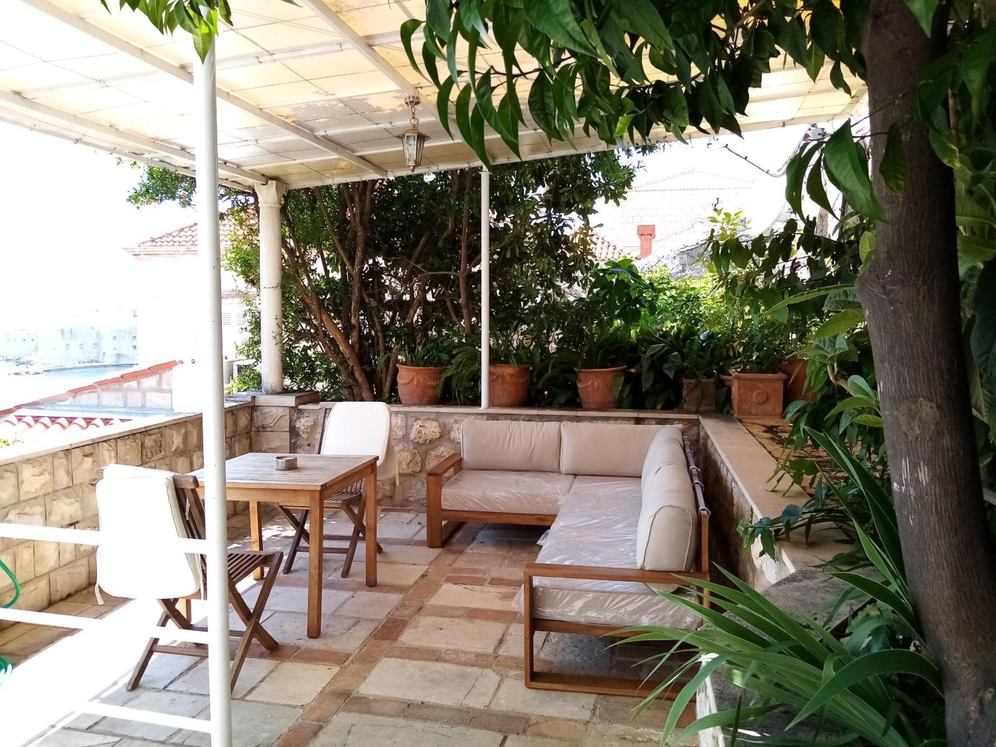 Emi Apartment *