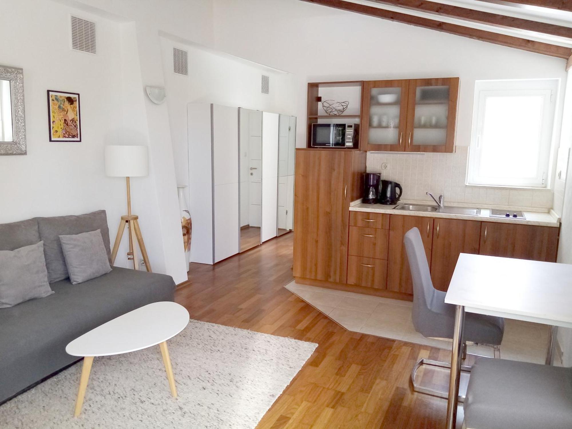 Emi Apartment *